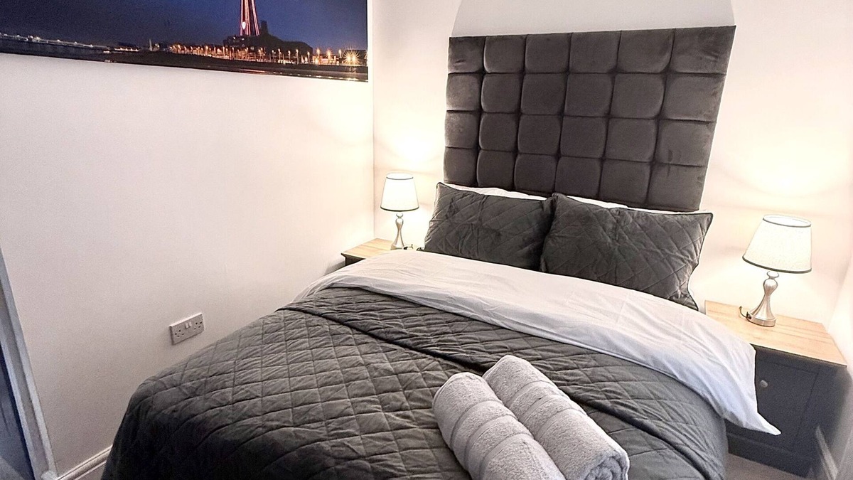 Blackpool Town Center Apartment | standard suite with spa bath