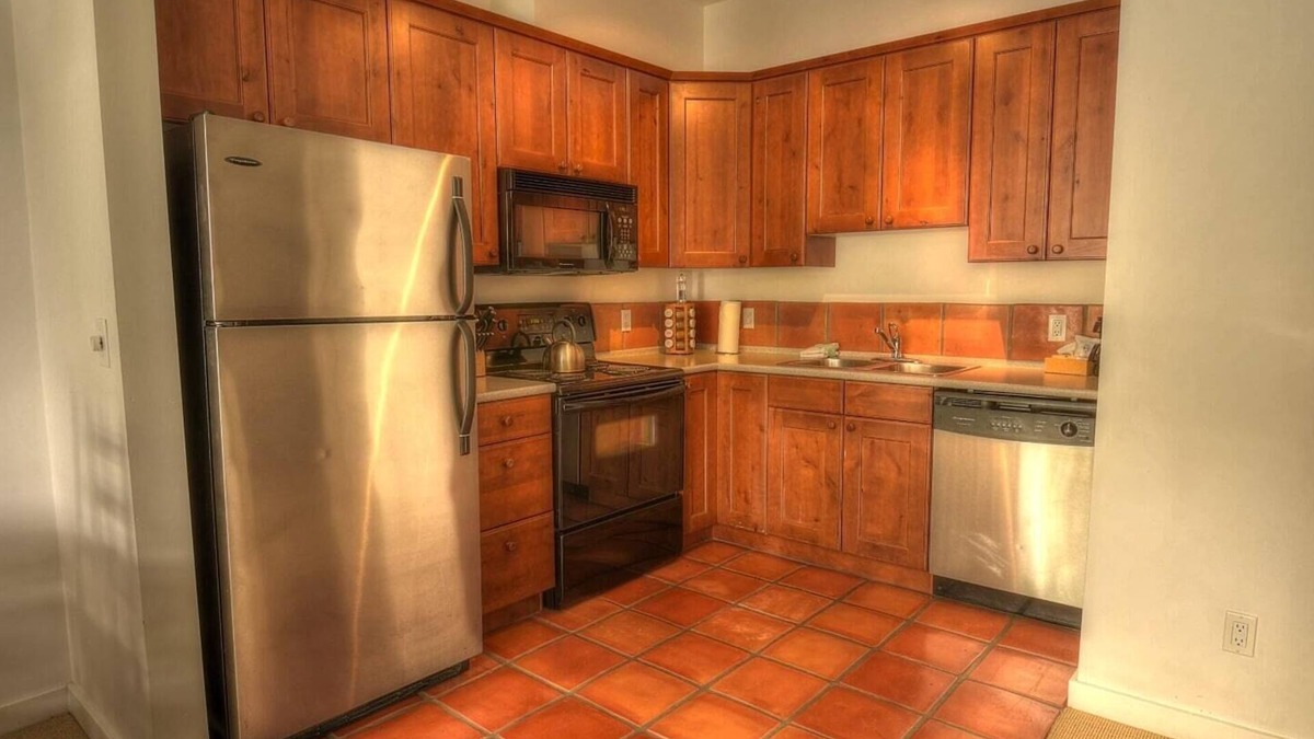 Ucluelet Condo | STANDARD TWO BEDROOM SUITE WITH NO SOAKER TUB ON PATIO