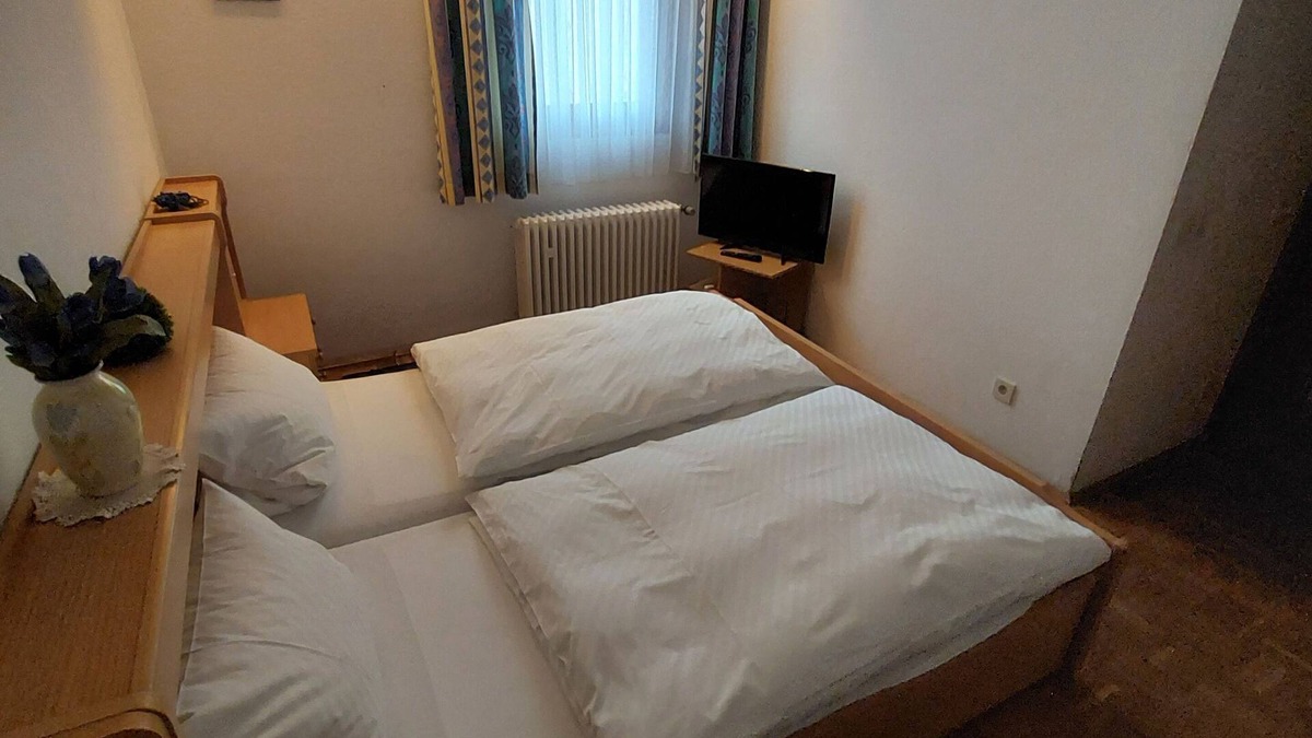 Laudenbach Cottage | Standardzimmer Doppelbett Nr. 4 - Goldner Engel, Restaurant - Hotel - Metzgerei