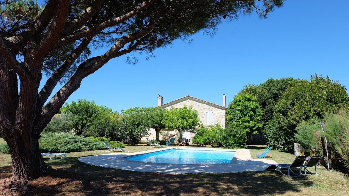 Begadan House | Standing, exceptional place private pool13x6, enclosed park 3000 M2 Free Wifi
