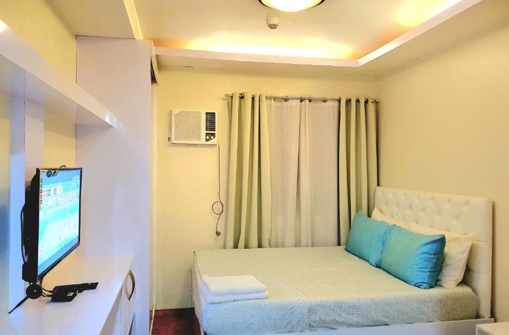 Silang Hotel | Stanford Suites 2 South Forbes Condo - Staycation