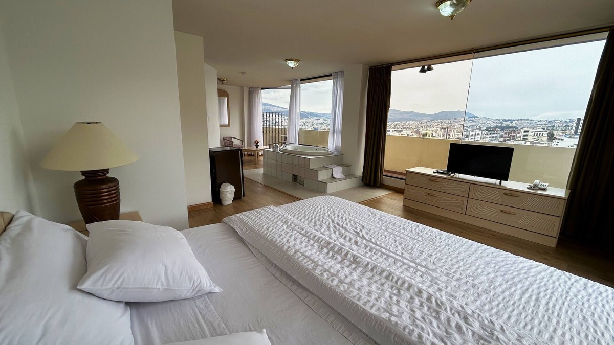 Financial District Cabin | Stanford Suites Hotel