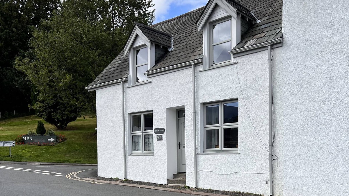 Braithwaite Cottage | Stanger Cottage - a cottage that sleeps 4 guests in 2 bedrooms