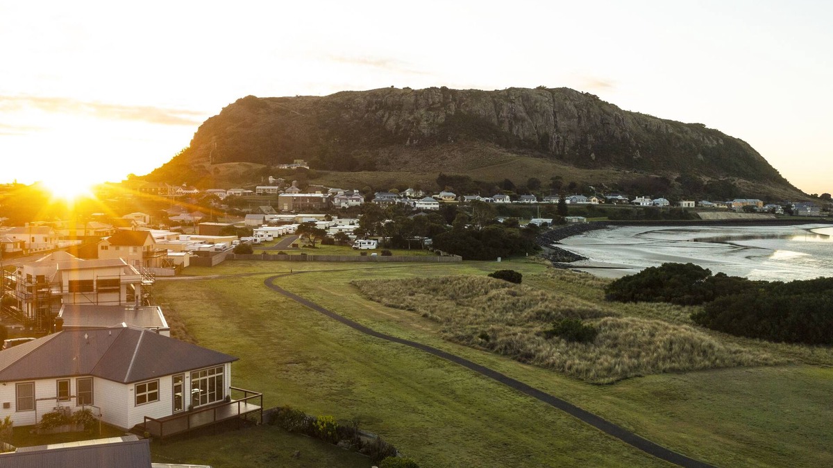 Stanley House | Stanley Beach House with Stunning Views of the Nut!