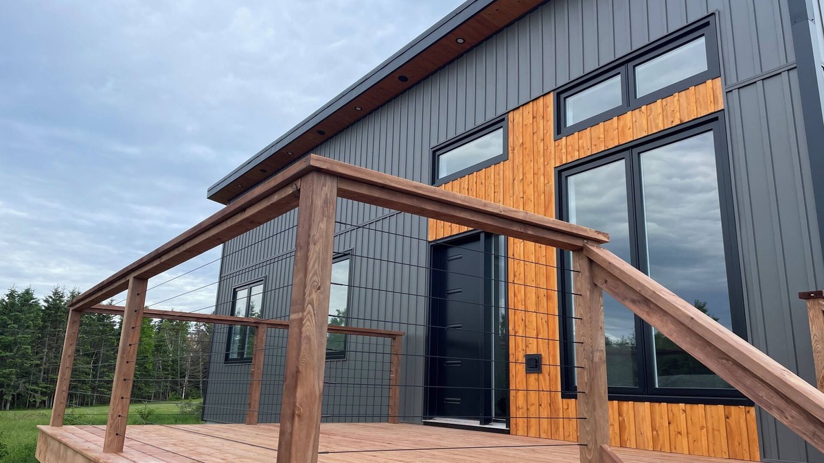 New London House | Stanley Bridge Retreat