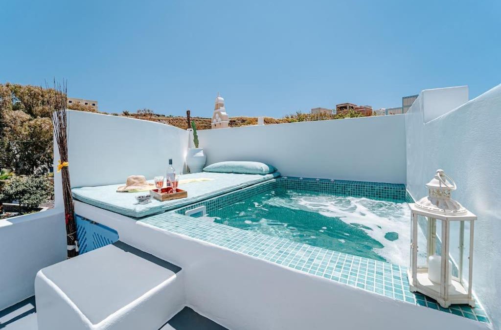 Vothon Villa | Star Cactus Traditional Cave Suite with Jacuzzi