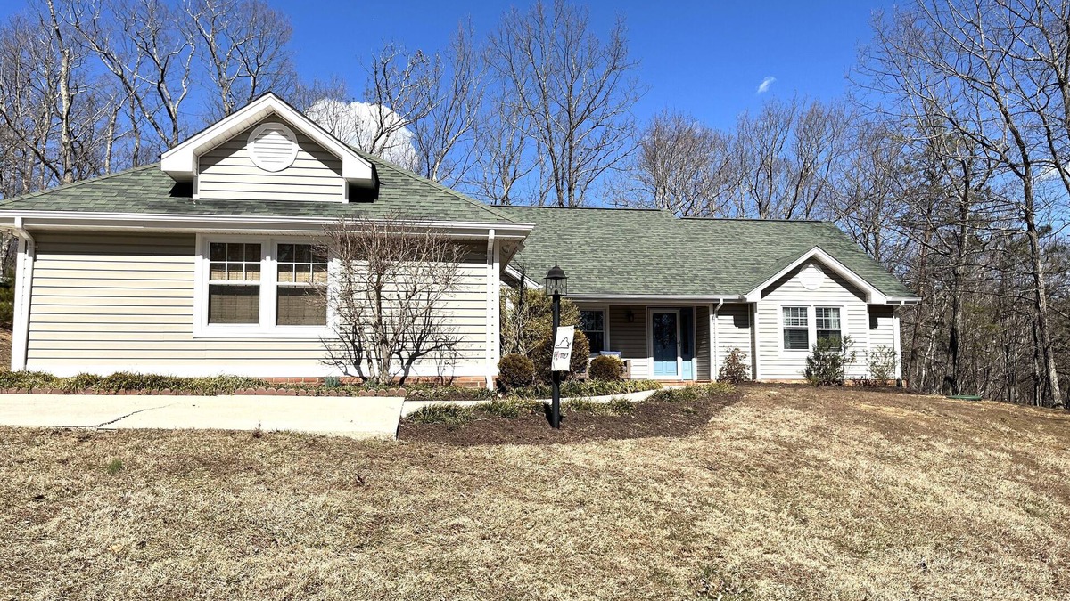 Roanoke House | Star City Gem near Trailheads