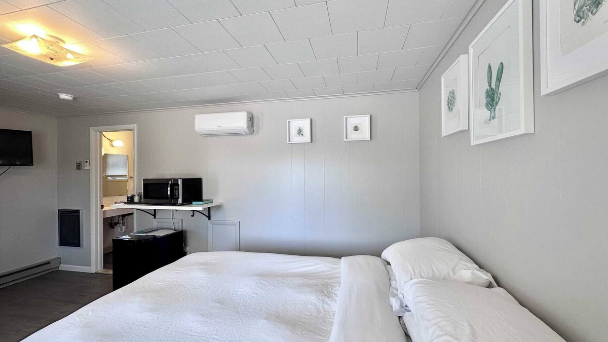 Indian River Apartment | Star Gate Room 2 - The Marie Webster Room