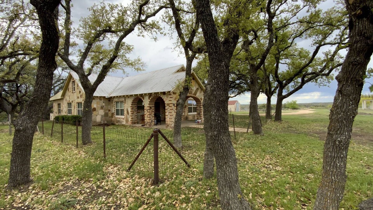 Fredericksburg House | Star gazers and sanctuary seekers!