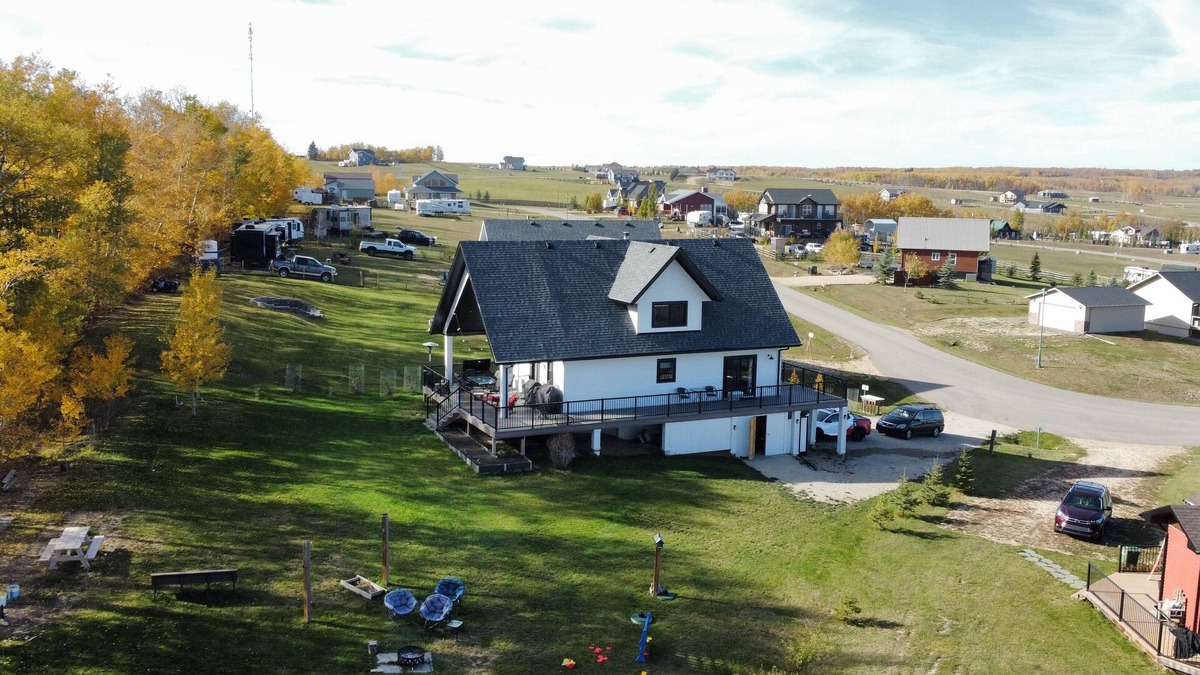 Parkland Beach Cabin | Star Gazers Cabin at Gull Lake, great family friendly get away.