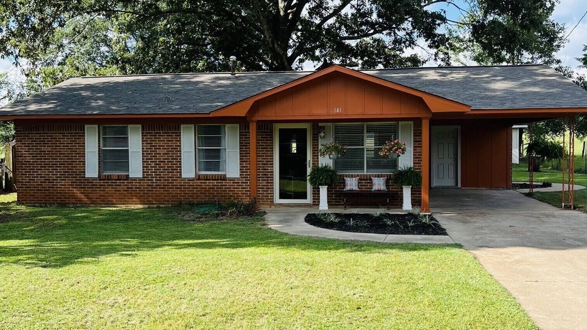 Ackerman House | Star Meadows - 3 Bedroom Beautiful Home near Starkville, MS