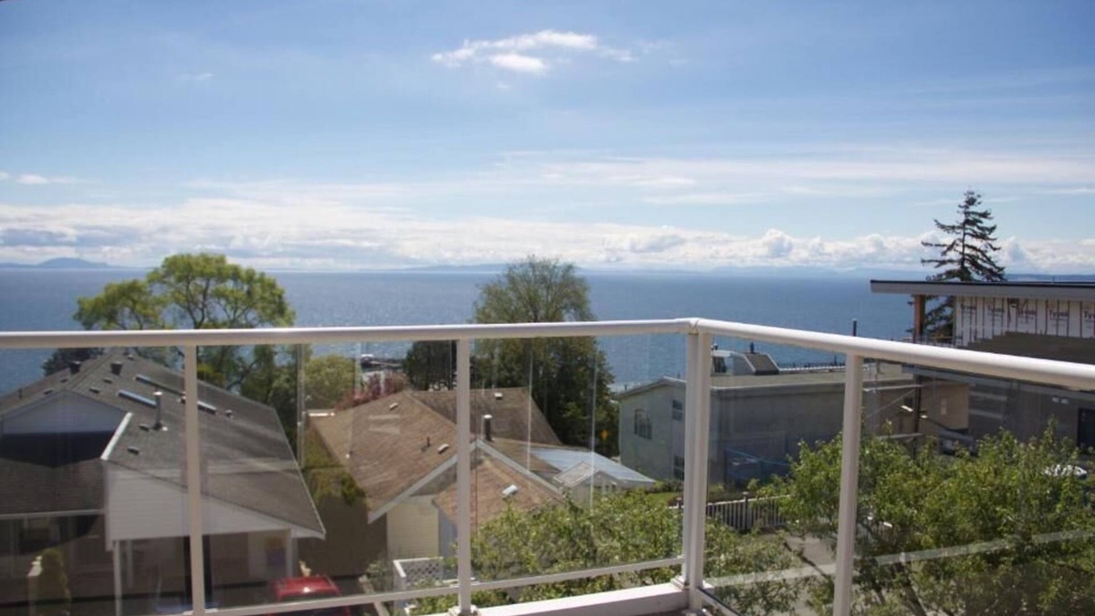 White Rock House | Star of the Sea guest house, Queen size suites with Ocean view balcony
