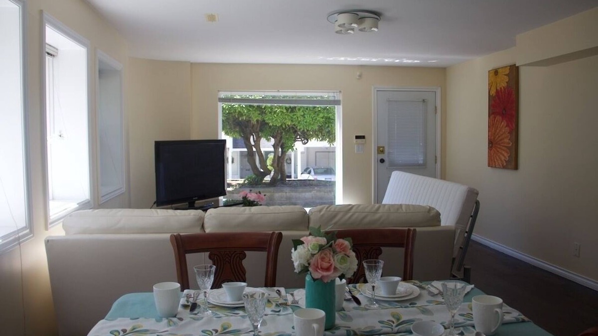 White Rock House | Star of the sea Guest house, Family suites with private entrance and parking!