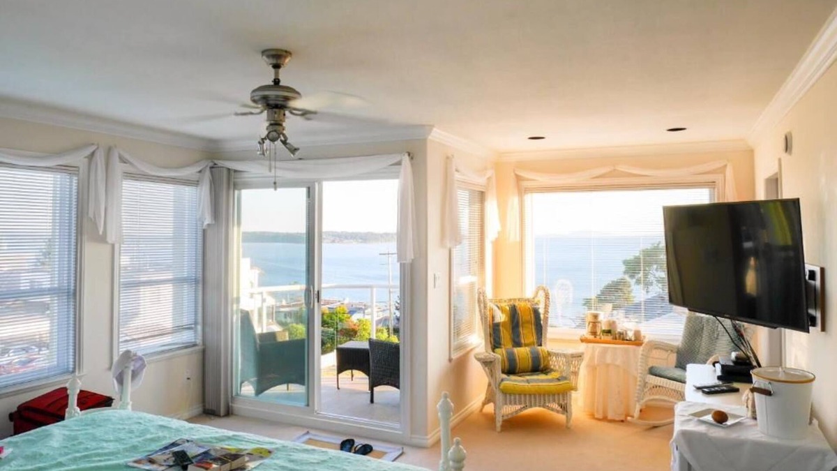 White Rock House | Star of the sea Guest house, Sea Forever King size bed with ocean view balcony!