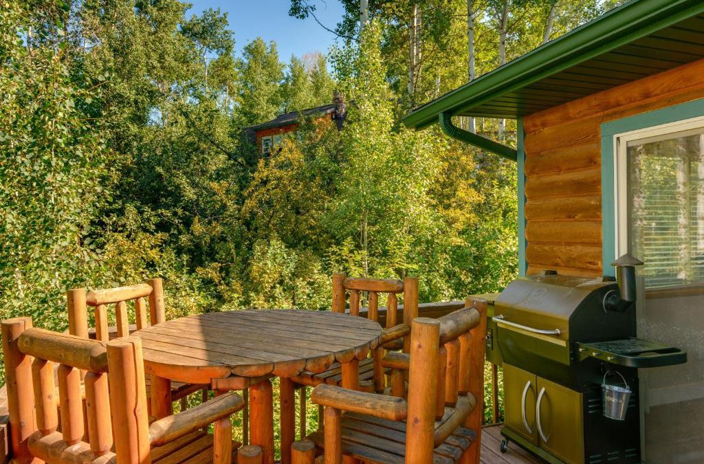 Star Valley Ranch House | Star Valley Ranch Cabin Rental with Private Hot Tub!