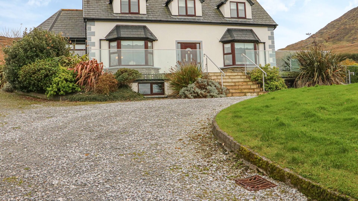 Eyeries Cottage | STARBAY HOUSE, pet friendly, with open fire in Eyeries, County Cork