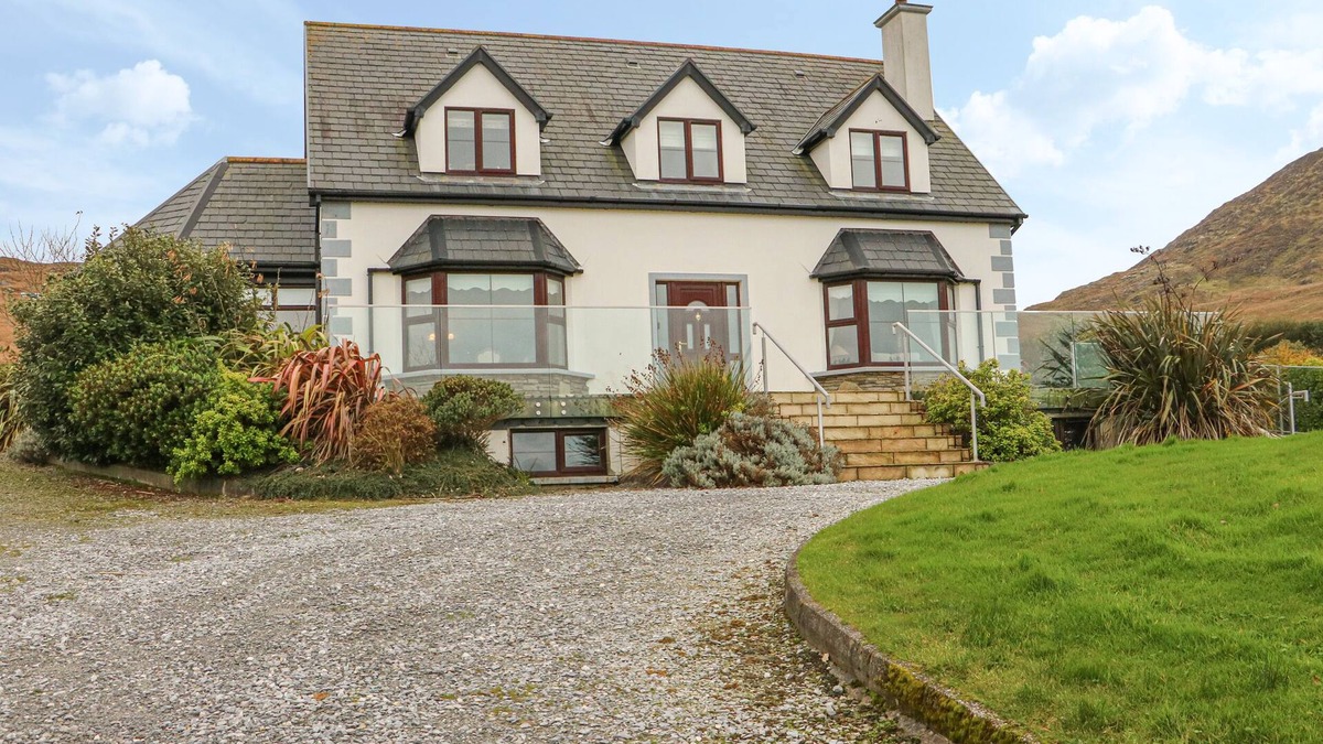 Eyeries Cottage | STARBAY HOUSE, pet friendly, with open fire in Eyeries, County Cork