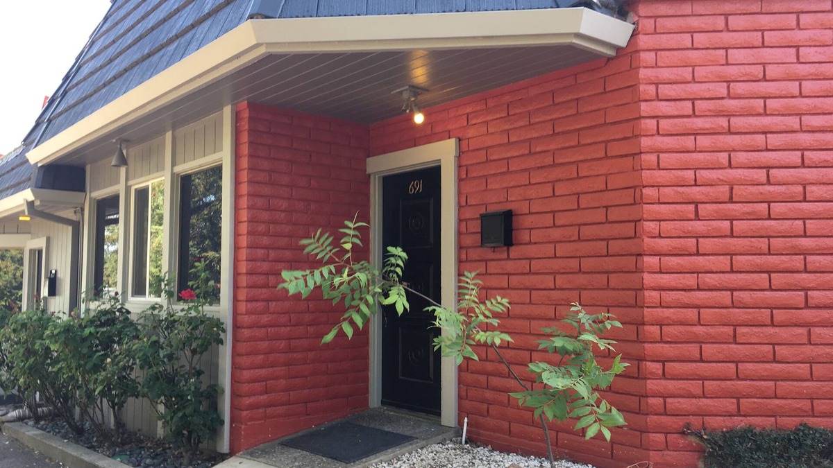 Ukiah Apartment | StarDome SATELLITE is an ArtDeco furnished gem ideal for Traveling Professionals
