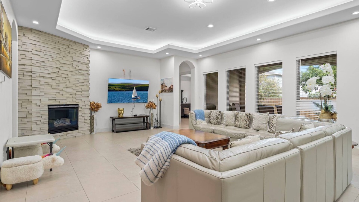 Galveston House | Stardust Retreat | Stylish Stay in Beach Town