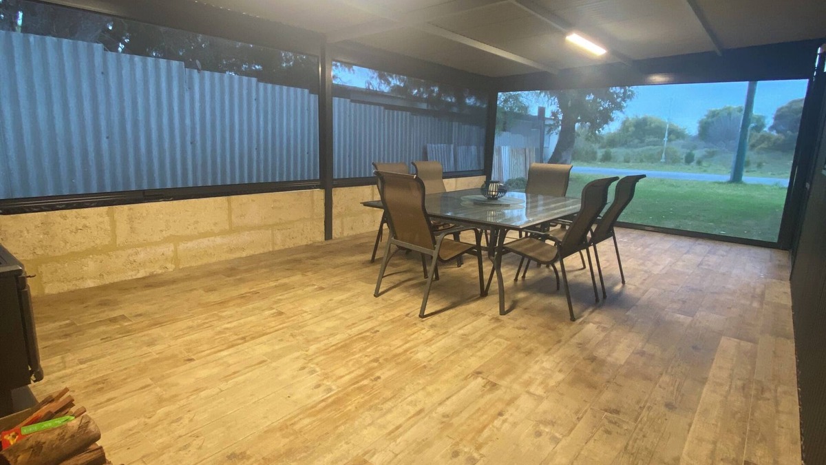 Lancelin House | Starfish Beach Shack - New, Stylish and Spacious