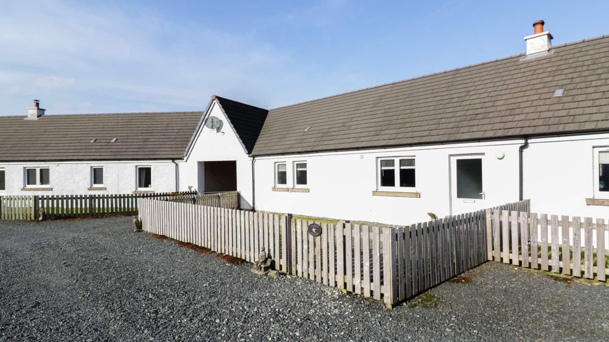 Gruline Cottage | STARFISH COTTAGE, pet friendly in Craignure, Isle Of Mull