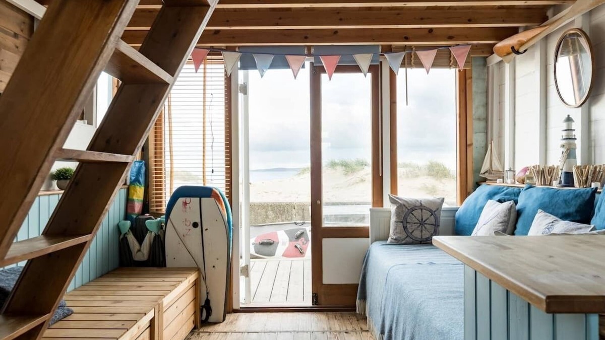 Hengistbury Head Apartment | Stargaze from a beach hut on the Mudeford Sandbank