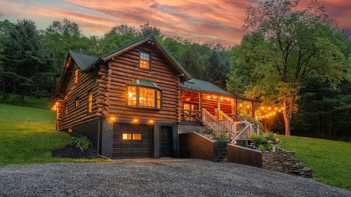 Coudersport Cabin | Stargaze in Style | Hot Tub + Log Cabin Escape