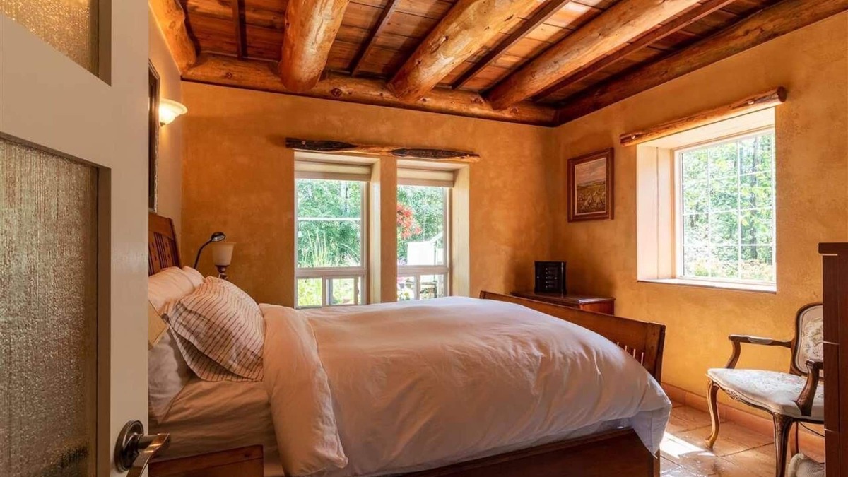 Division No. 10 Cottage | Stargaze in the forest. Enchanting Straw Bale Cottage nestled in nature.