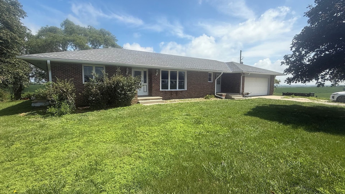 Otoe County House | Stargaze & Soak! Private Acreage with Hot Tub, Firepit & Chickens