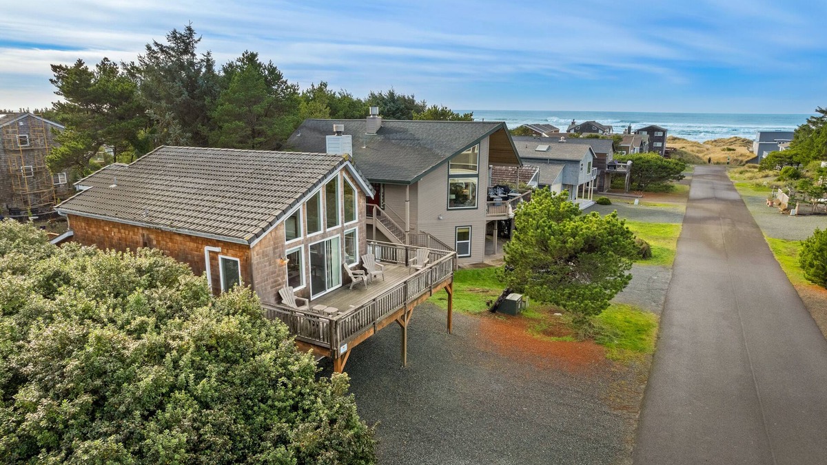 Manzanita House | Stargazer-1/2 blk to the beach and golf course, ocean view from deck MCA#251