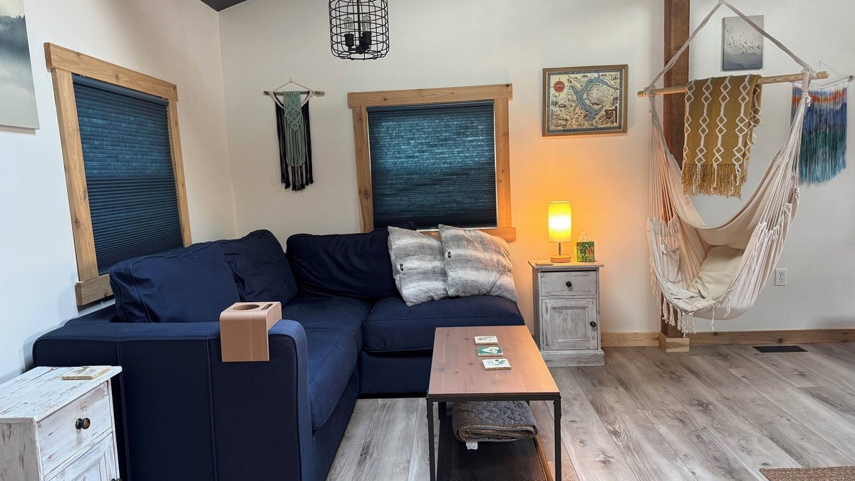 New Plymouth Cabin | Stargazer's Delight Cozy Hilltop Cabin on 20 Acres - 2 Bedroom w/Hot Tub