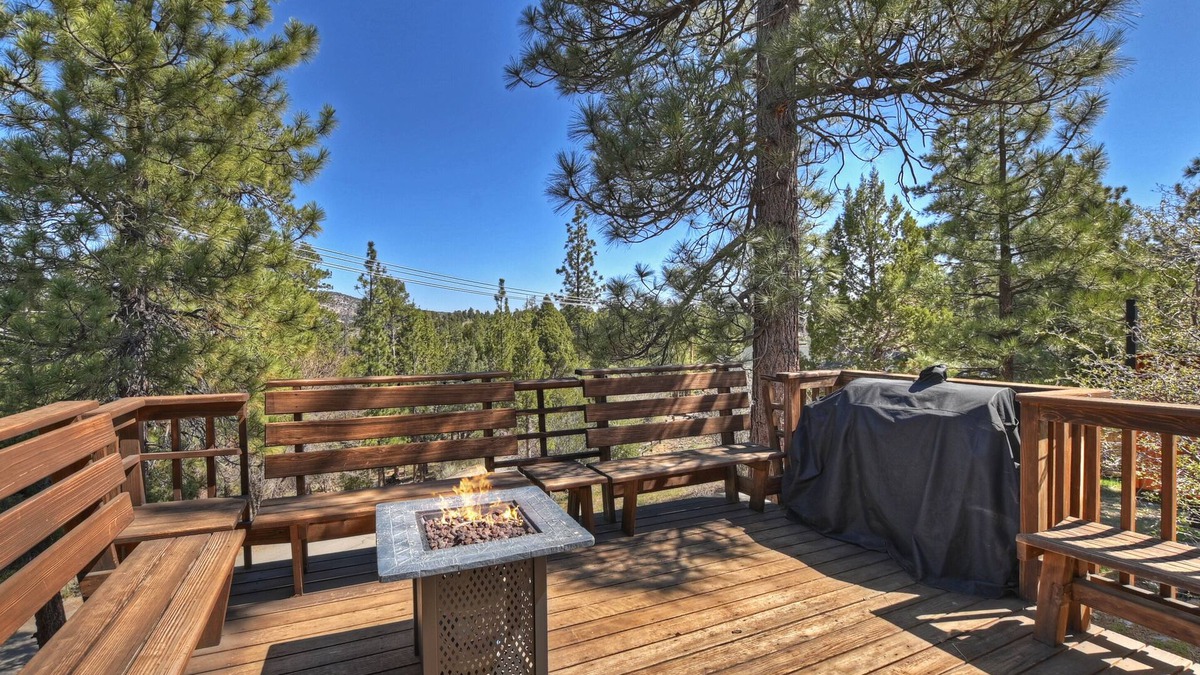 Sugarloaf Cabin | Stargazer's Lodge- pet friendly