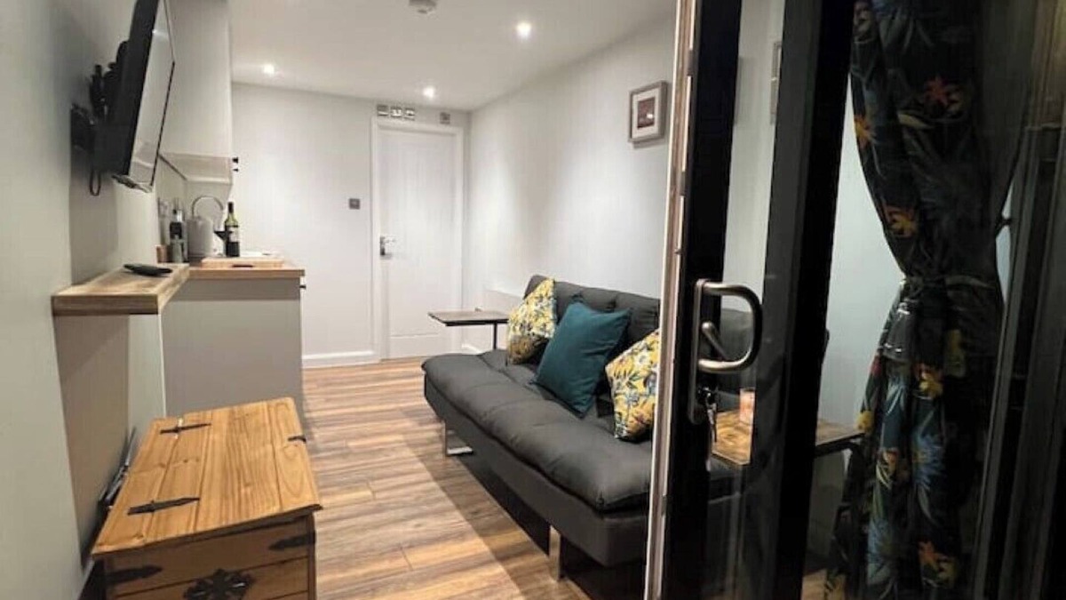 Forest of Dean Cabin | Stargazers Shipping Container