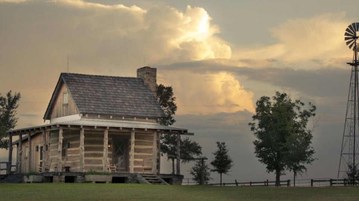 New Ulm Cabin | StarHill Farms Hinze Cabin