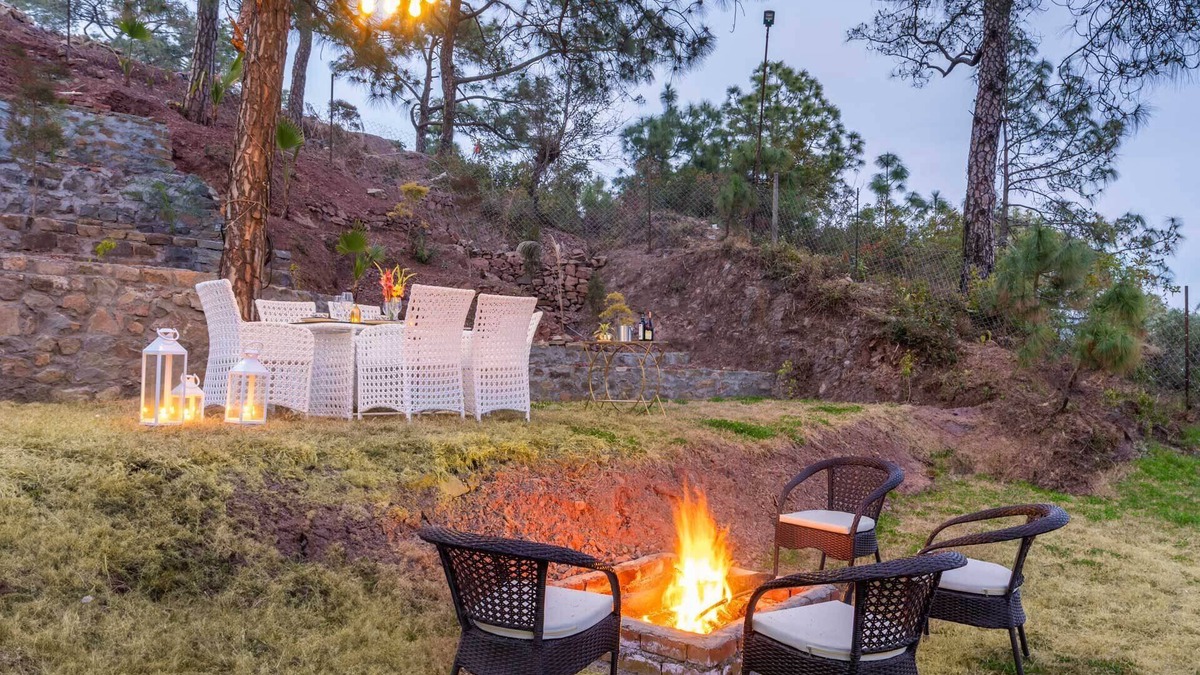 Nahan Hotel | Stars and Windsongs