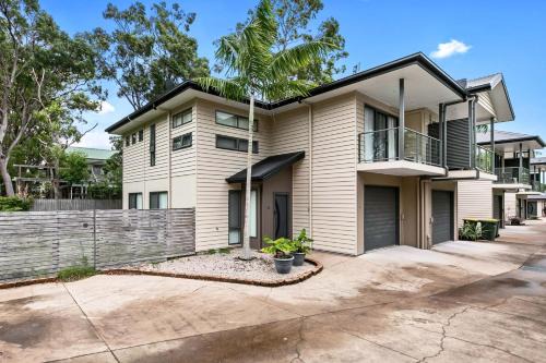 Pialba House | Stars on Torquay