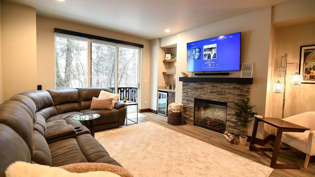 McCall House | Stars over Silverpine - Downtown McCall - Walk to Payette Lake - Garage - WiFi