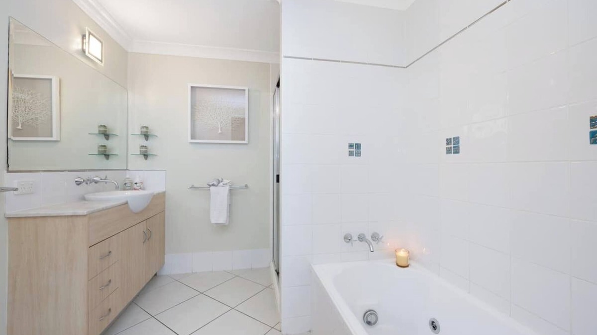 Townsville Apartment | Start of the Strand - near Casino and City - Prime