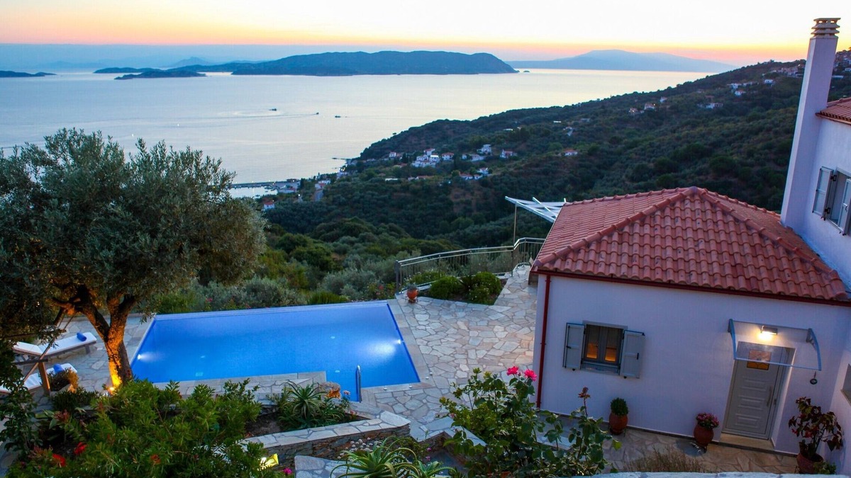 Glossa Villa | State-of-the-Art Villa has Infinity Pool, Jacuzzi, Comfort Cooling, Sunset View