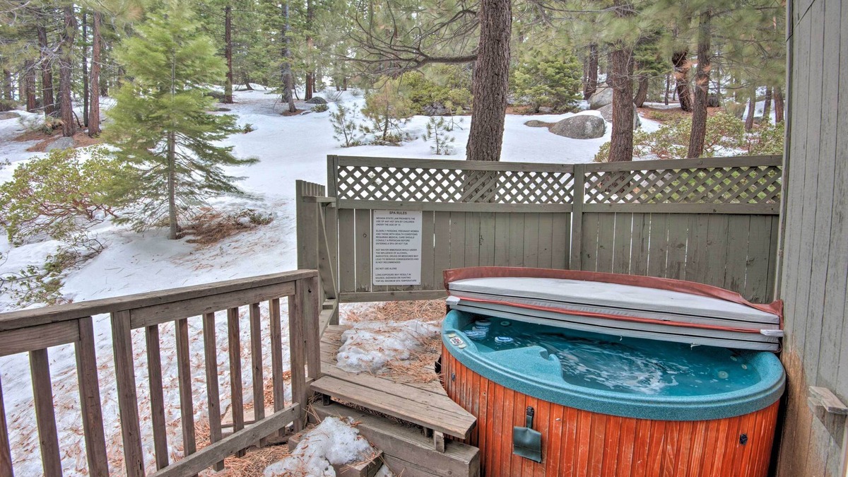 Tahoe Village Cottage | Stateline Ski House: Walk to Boulder Lift!