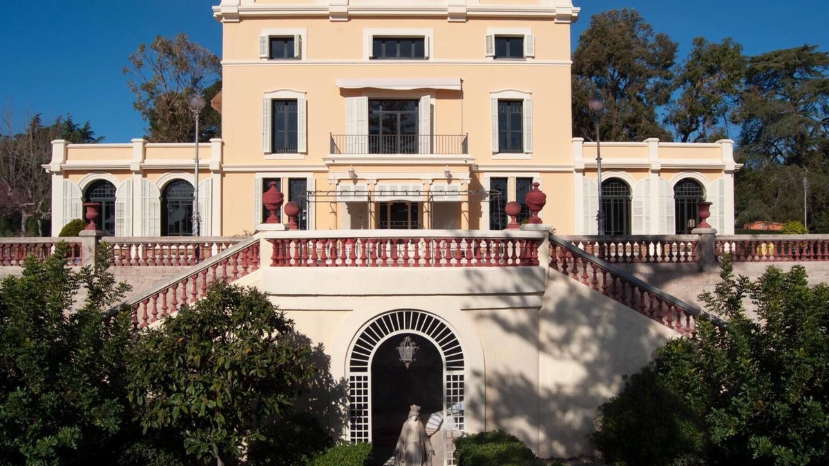 Sant Vicenc de Montalt Villa | Stately Mansion, 13 rooms, huge gardens, pool, tennis, beach 5 minute walk