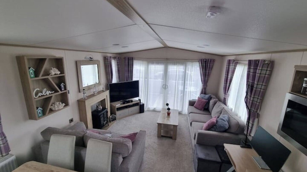 Felixstowe House | Static Caravan next to the Beach & Nature Reserve