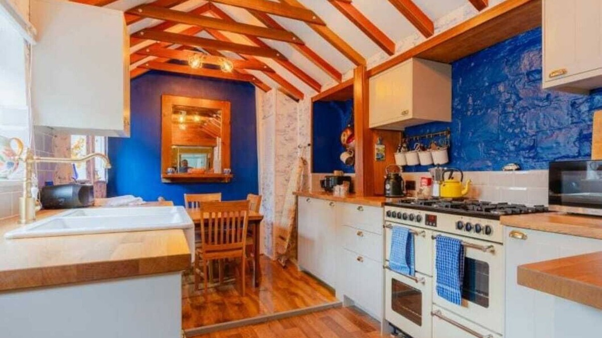 Crediton House | Station Bungalow - An Enthusiasts Retreat