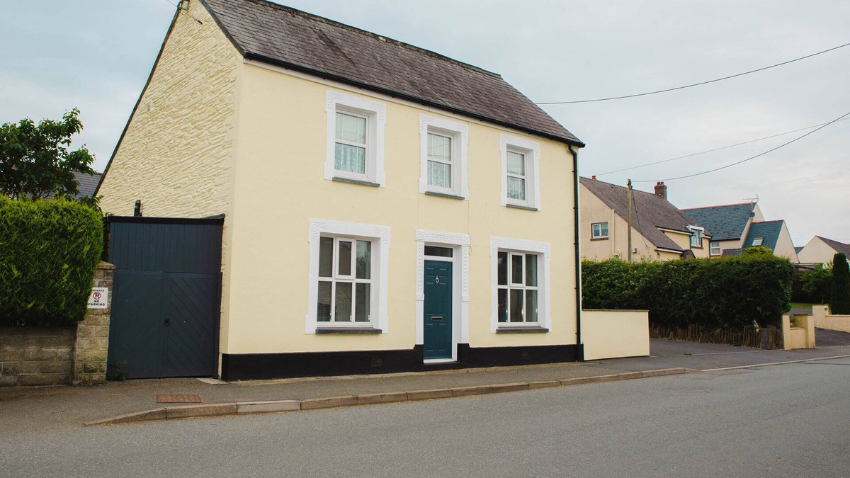 Cilgerran Cottage | STATION HALL, pet friendly, country holiday cottage in Cilgerran