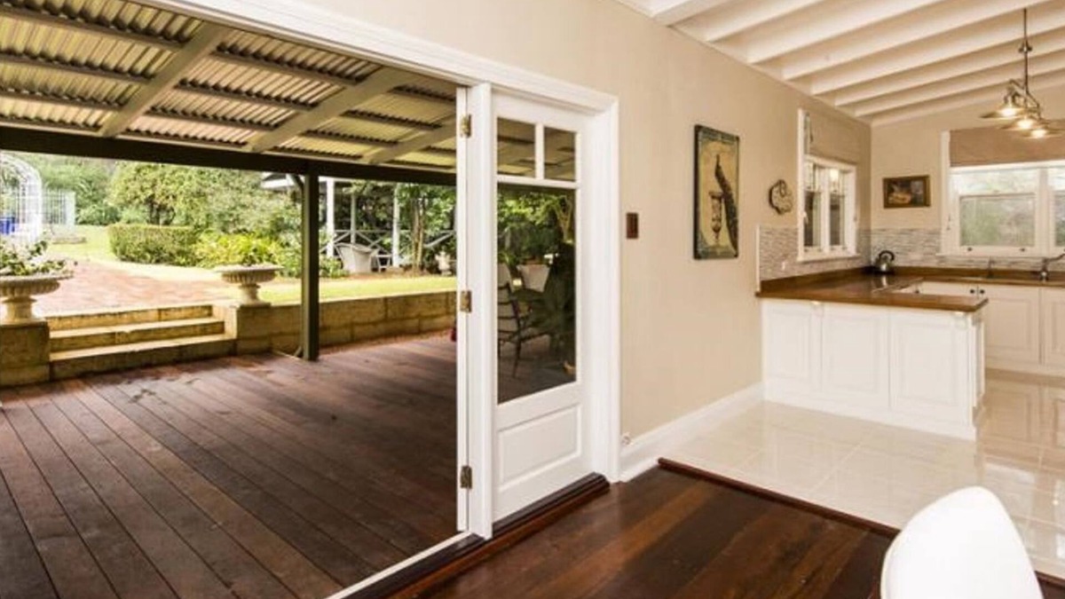 Mount Helena House | Station House - Charming Country Home