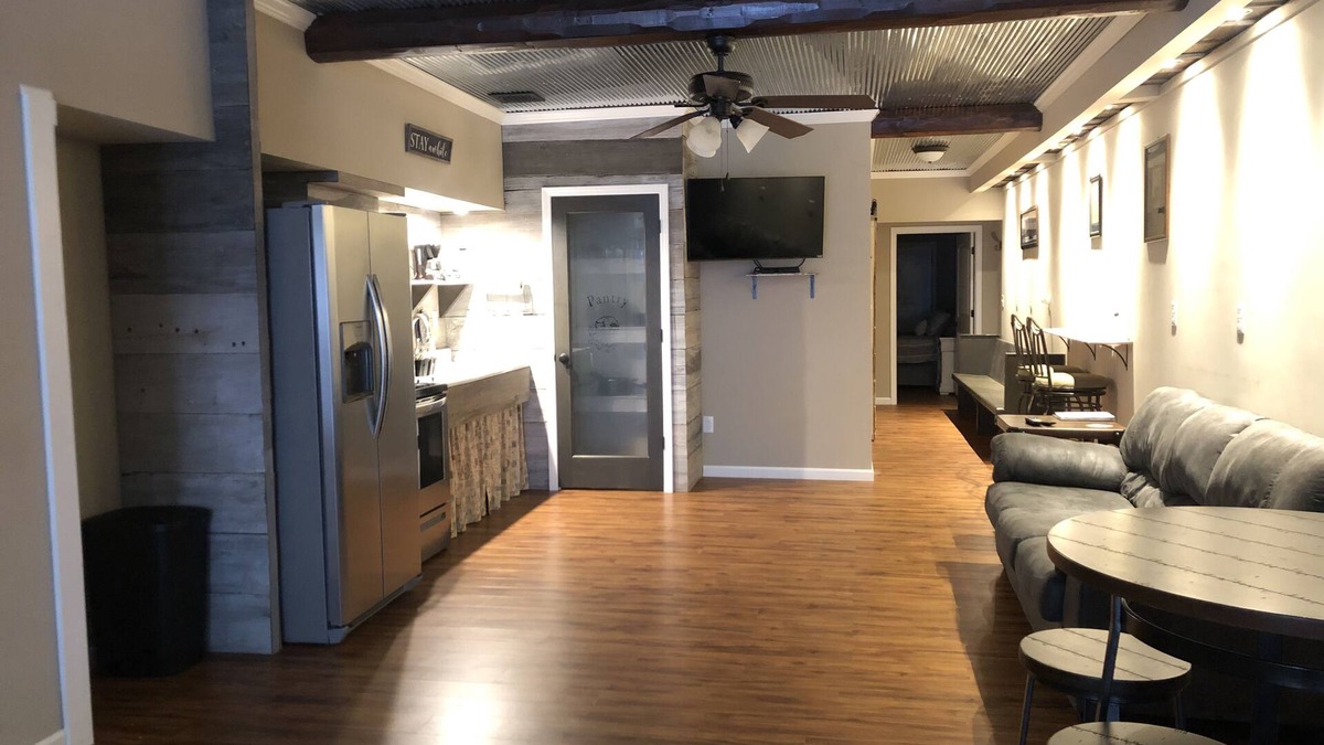 Hannibal Condo | Station House Condo 2 Bed 2 Bath Sleeps 5