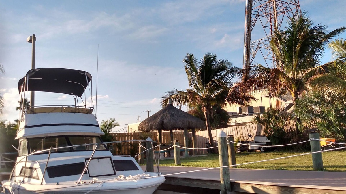 Cocoa Beach Boat Rental | Stay Aboard The Swell Hotel in a Beautiful Beach-Side Marina