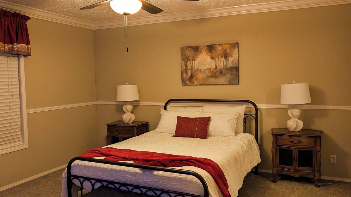 Valley Grande House | Stay at a 4-bedroom Unique Historic Landmark just outside of the city of Selma.n
