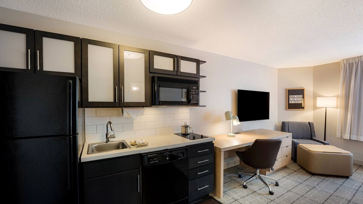 Exchange Place North Hotel | Stay at a Modern Unit with Full Kitchen, Pet-friendly, Self-Parking!