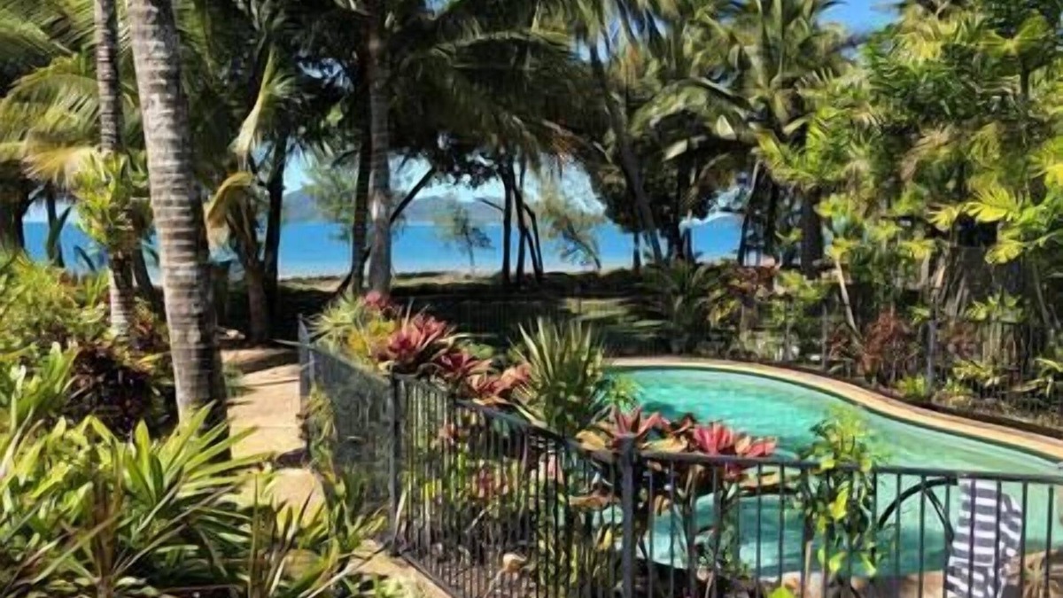 Mission Beach Villa | Stay at 'Banfield 4'